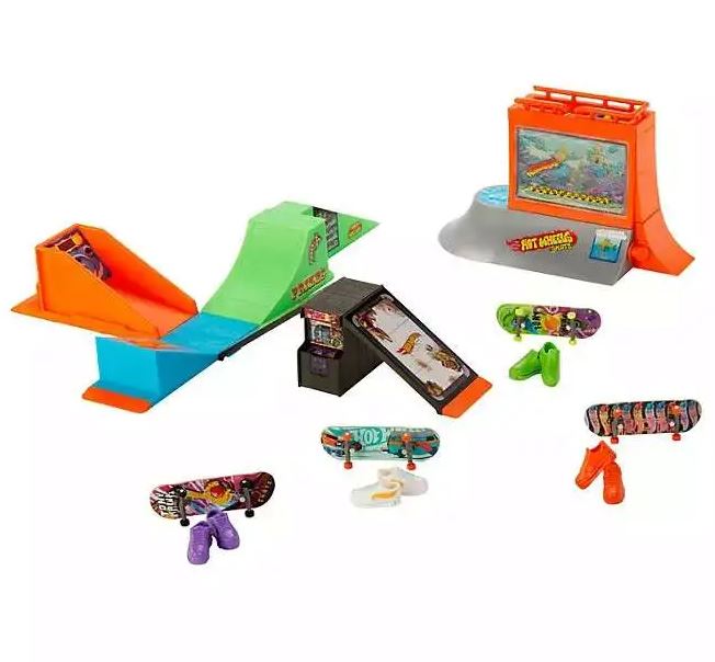Hot Wheels Skate Aquarium & Arcade Skatepark Bundle Playset - VGMX