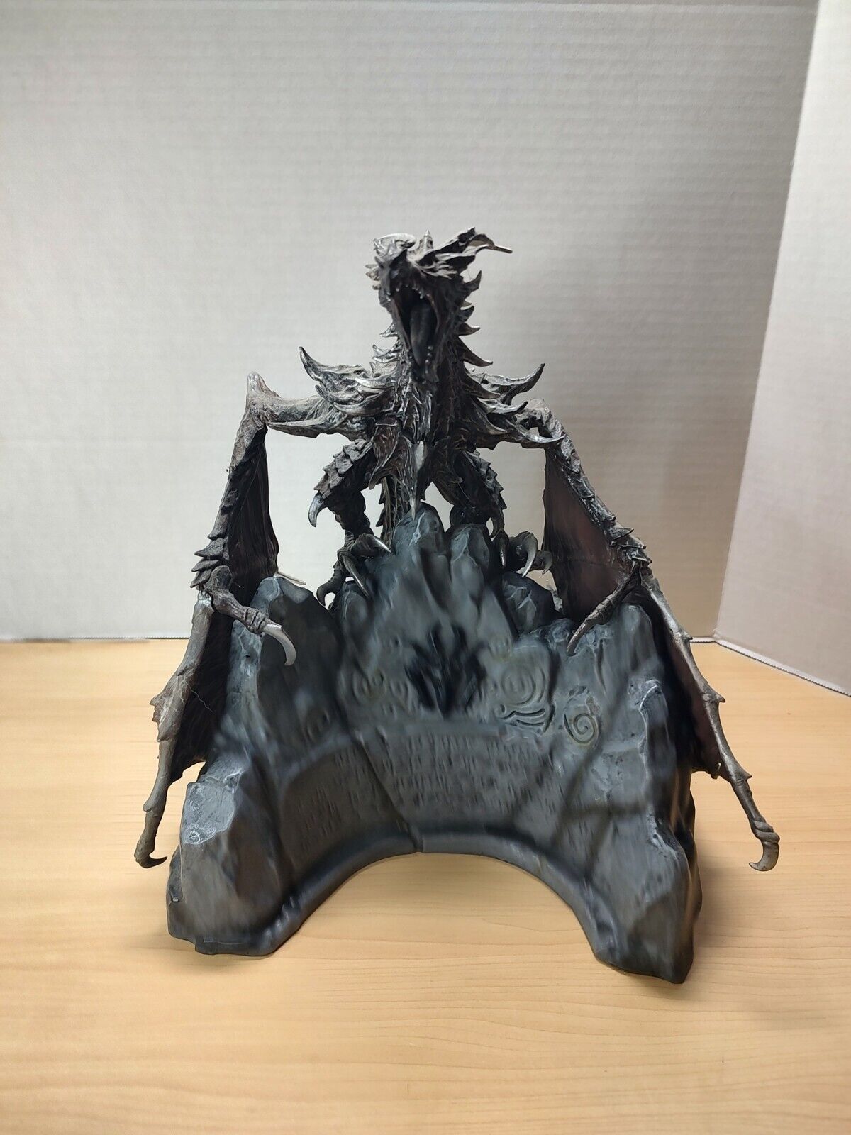 Elder Scrolls V: Skyrim Collector's Edition Dragon Statue Alduin with