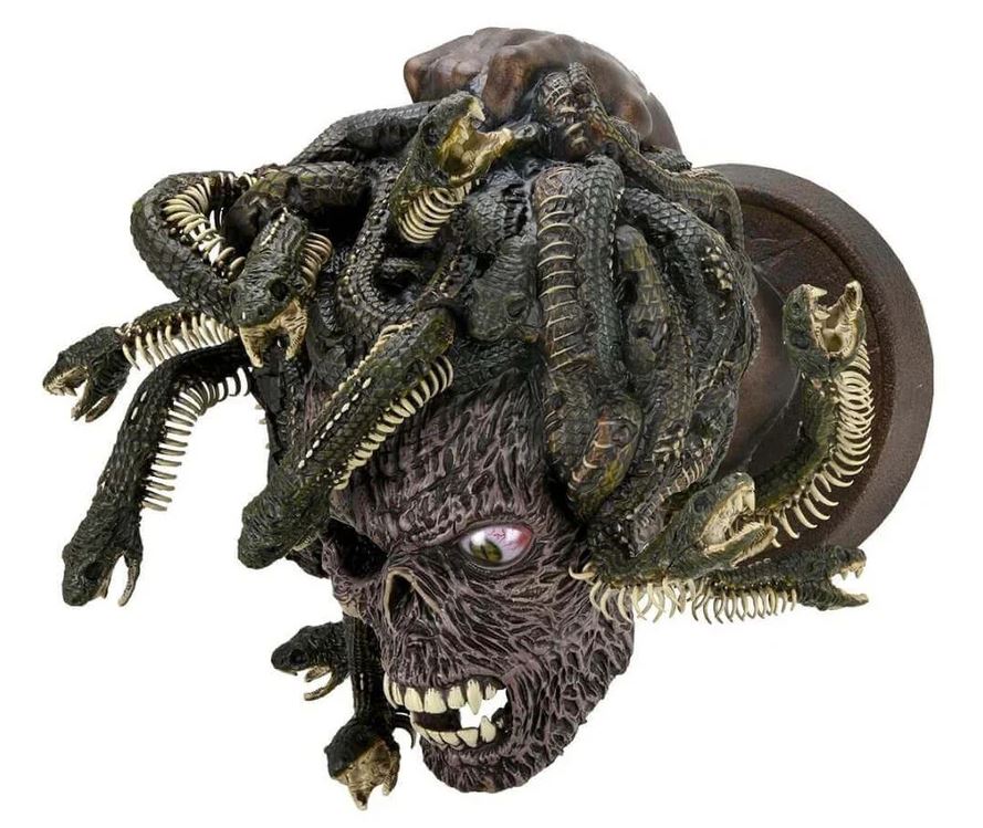 Dungeons & Dragons Death Saves Medusa Trophy Plaque - VGMX