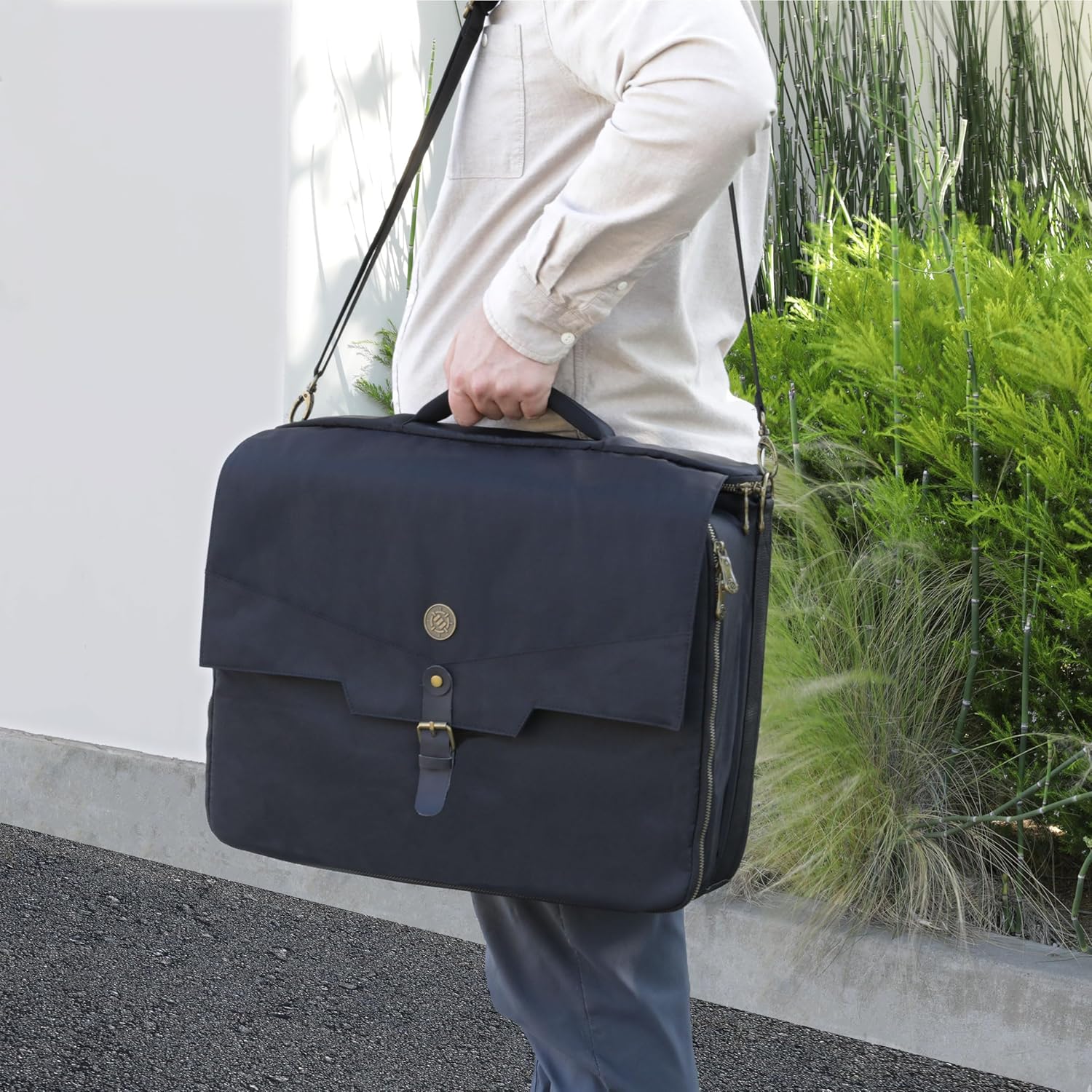 Enhance Trading Card Black Shoulder Bag - VGMX